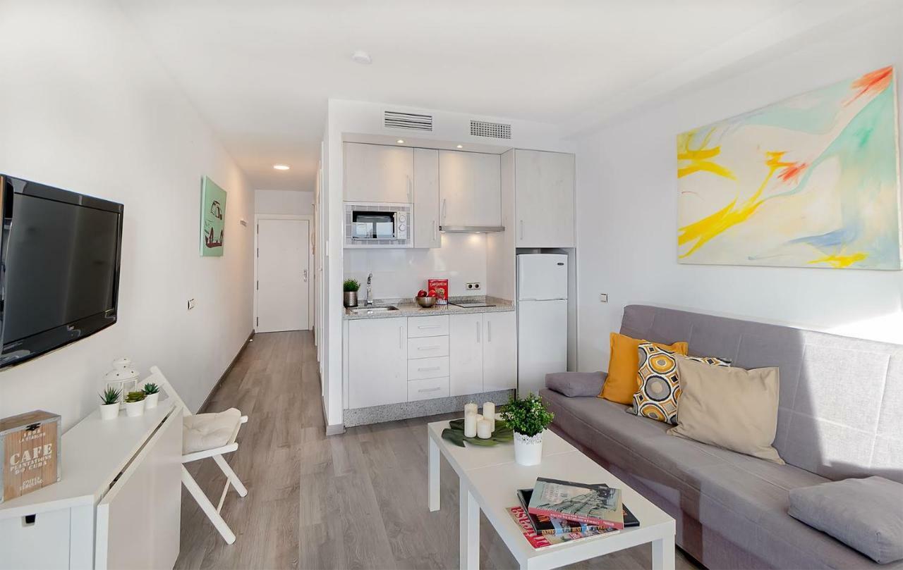 Apartamento Los Tres Soles Malaga Exterior photo